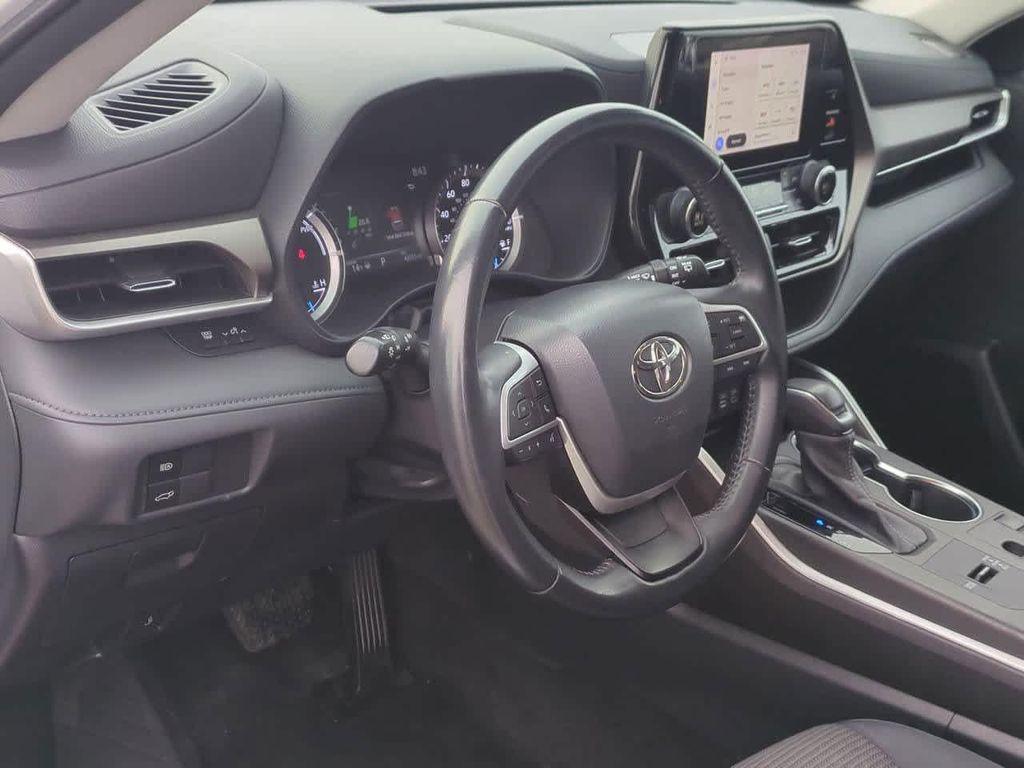 used 2023 Toyota Highlander Hybrid car, priced at $32,200