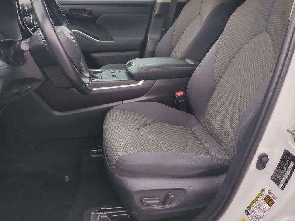 used 2023 Toyota Highlander Hybrid car, priced at $32,200