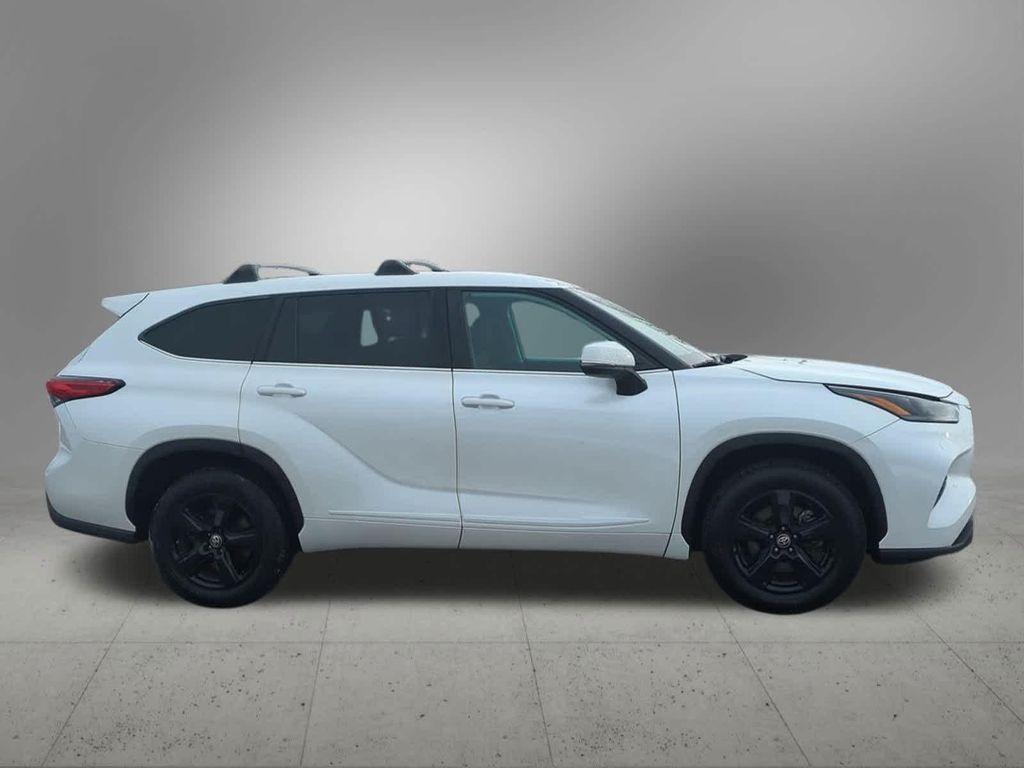used 2023 Toyota Highlander Hybrid car, priced at $32,200