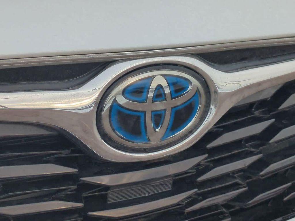 used 2023 Toyota Highlander Hybrid car, priced at $32,200