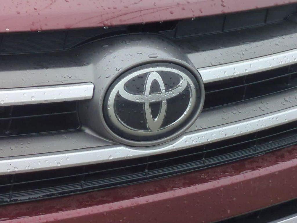 used 2017 Toyota Highlander car, priced at $23,336