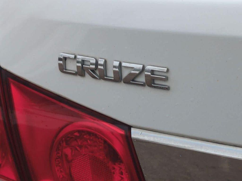 used 2013 Chevrolet Cruze car, priced at $3,900