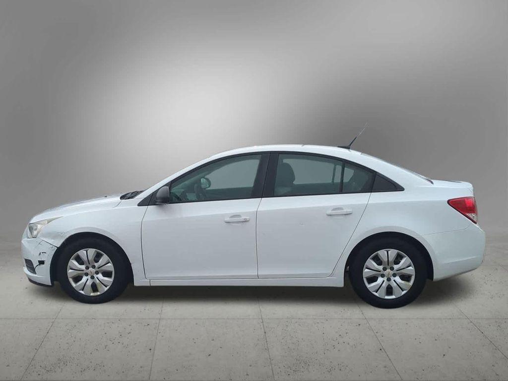 used 2013 Chevrolet Cruze car, priced at $3,900