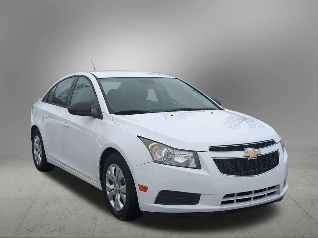 used 2013 Chevrolet Cruze car, priced at $3,900