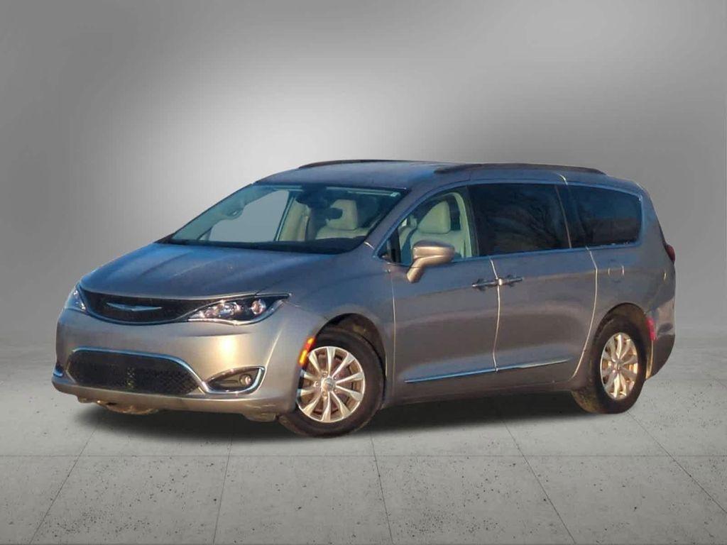 used 2017 Chrysler Pacifica car, priced at $9,555