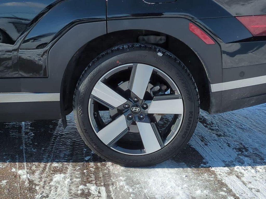 used 2025 Hyundai Santa Fe car, priced at $35,900