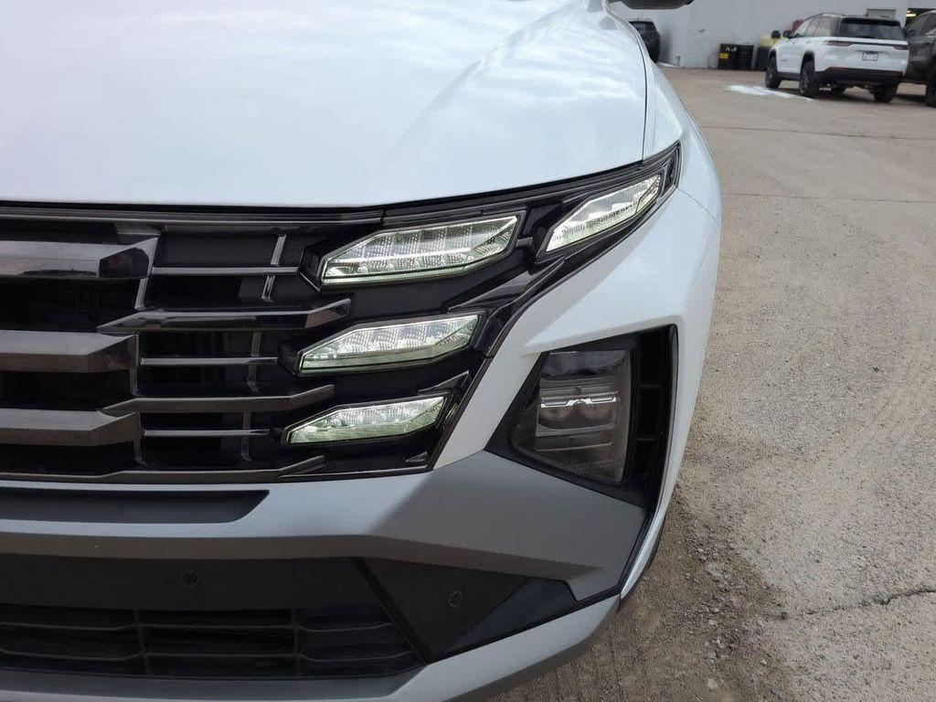 used 2025 Hyundai TUCSON Hybrid car, priced at $35,000