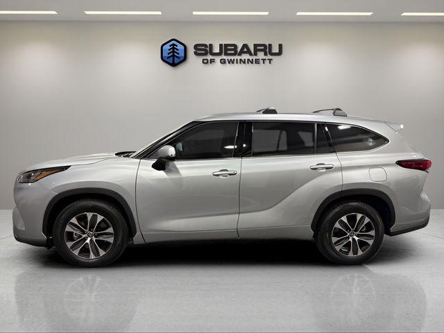 used 2020 Toyota Highlander car, priced at $27,900