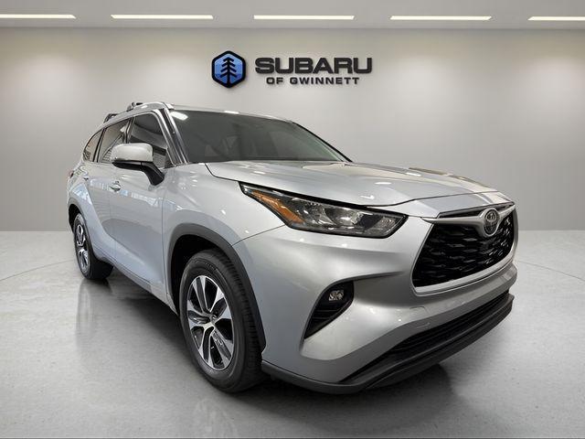 used 2020 Toyota Highlander car, priced at $27,900