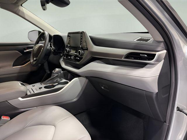 used 2020 Toyota Highlander car, priced at $27,900