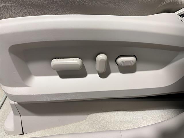 used 2014 Lincoln MKX car, priced at $17,900