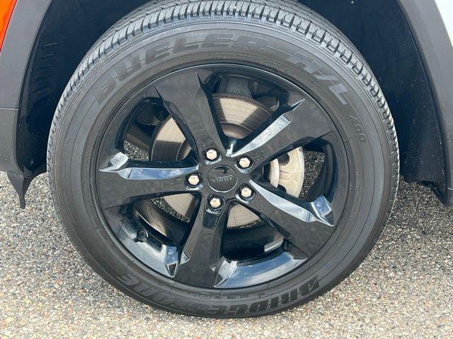 used 2023 Jeep Grand Cherokee car, priced at $32,998