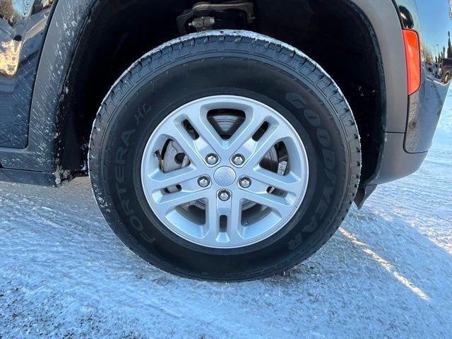 used 2023 Jeep Grand Cherokee car, priced at $26,798