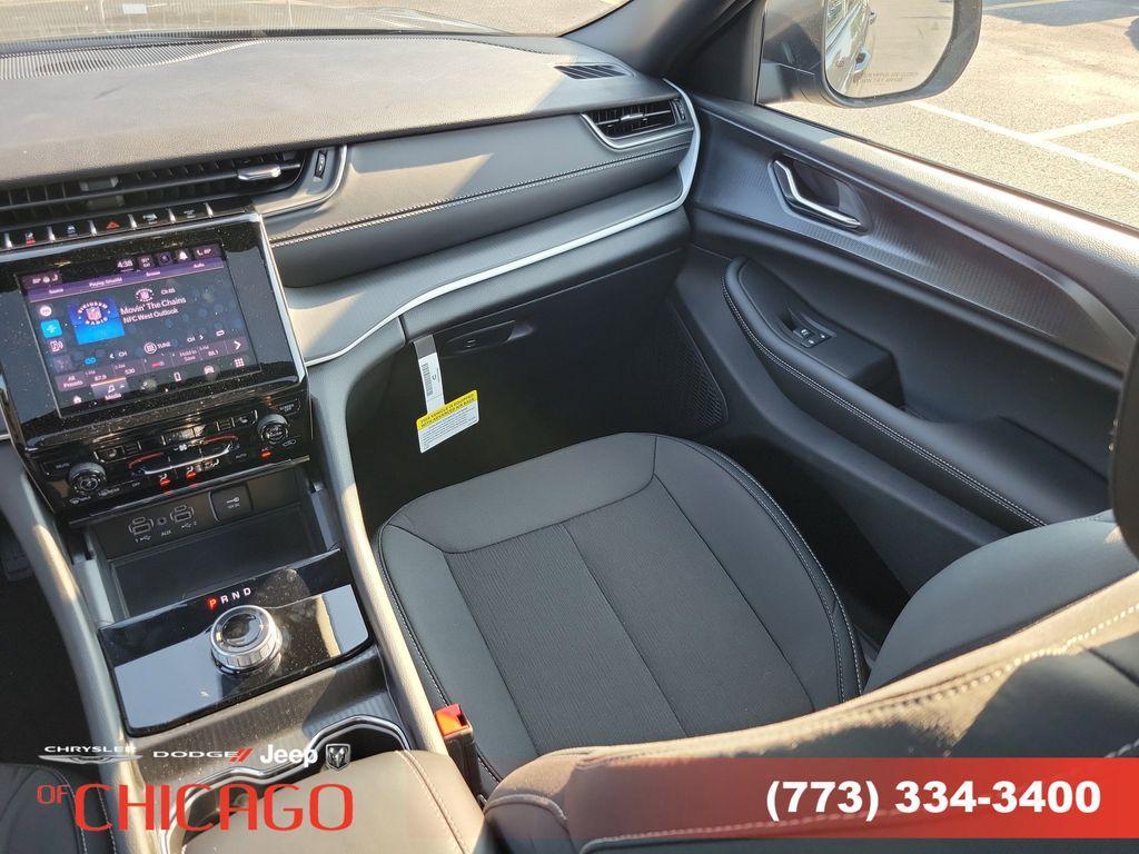 new 2025 Jeep Grand Cherokee car, priced at $34,170