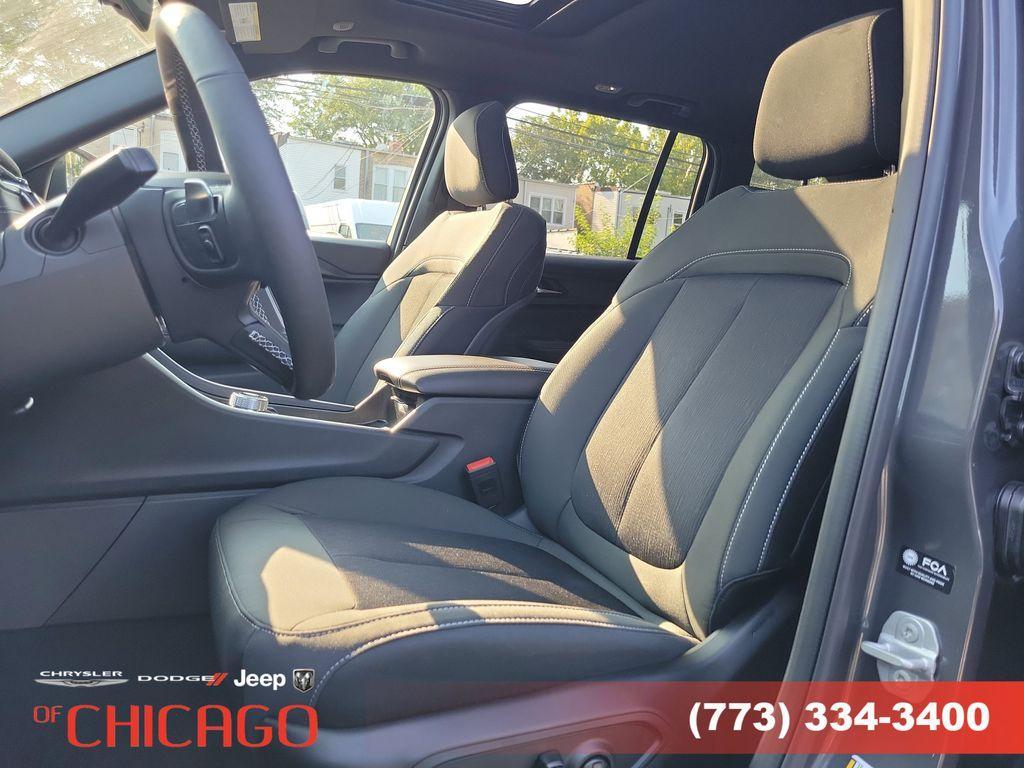 new 2025 Jeep Grand Cherokee car, priced at $34,170