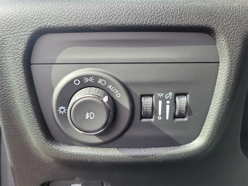 used 2025 Jeep Grand Cherokee car, priced at $41,000