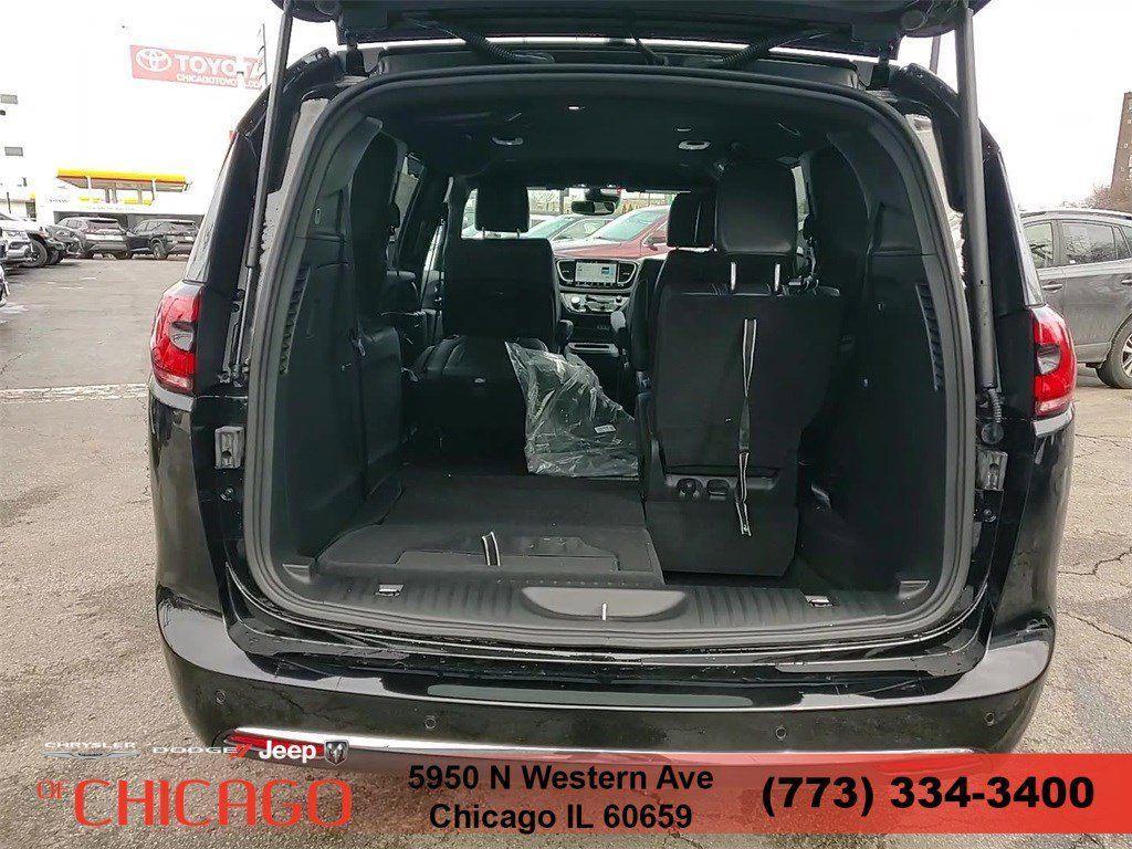 new 2025 Chrysler Pacifica car, priced at $36,367