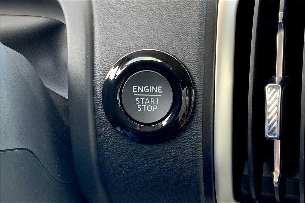 new 2025 Ford Expedition car, priced at $64,989