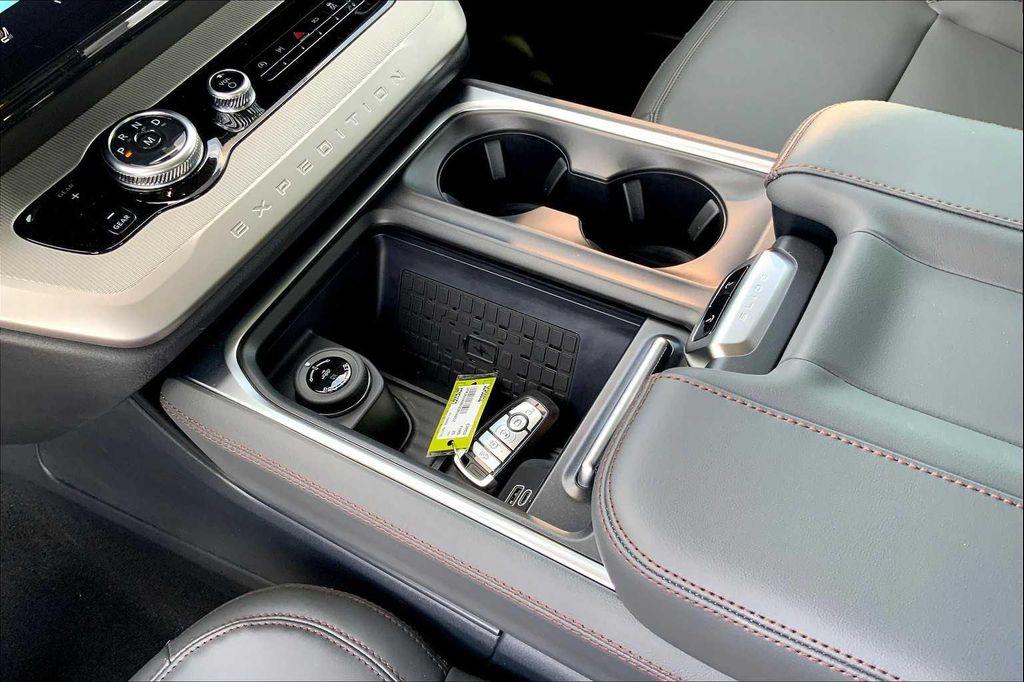 new 2025 Ford Expedition car, priced at $64,989