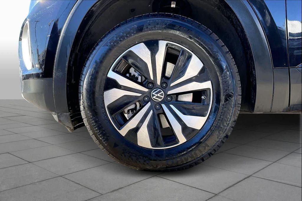 used 2025 Volkswagen Atlas car, priced at $27,588