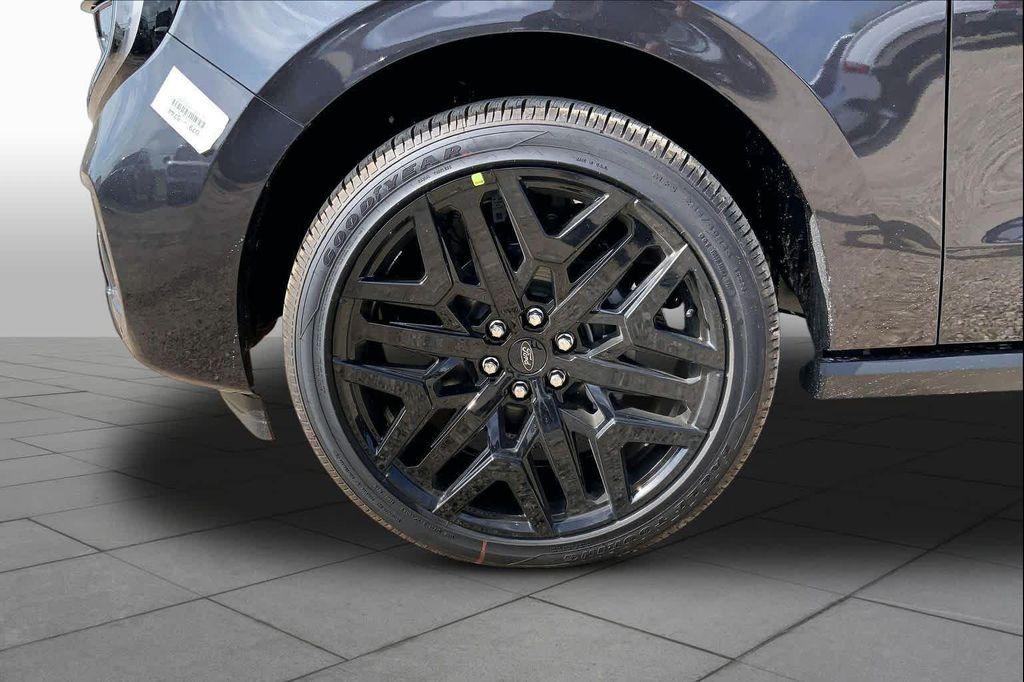 new 2026 Ford Expedition car, priced at $83,236