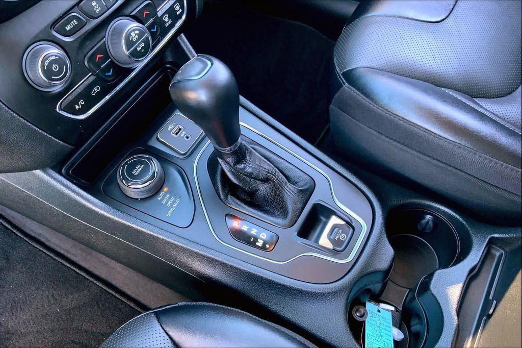 used 2022 Jeep Cherokee car, priced at $21,199