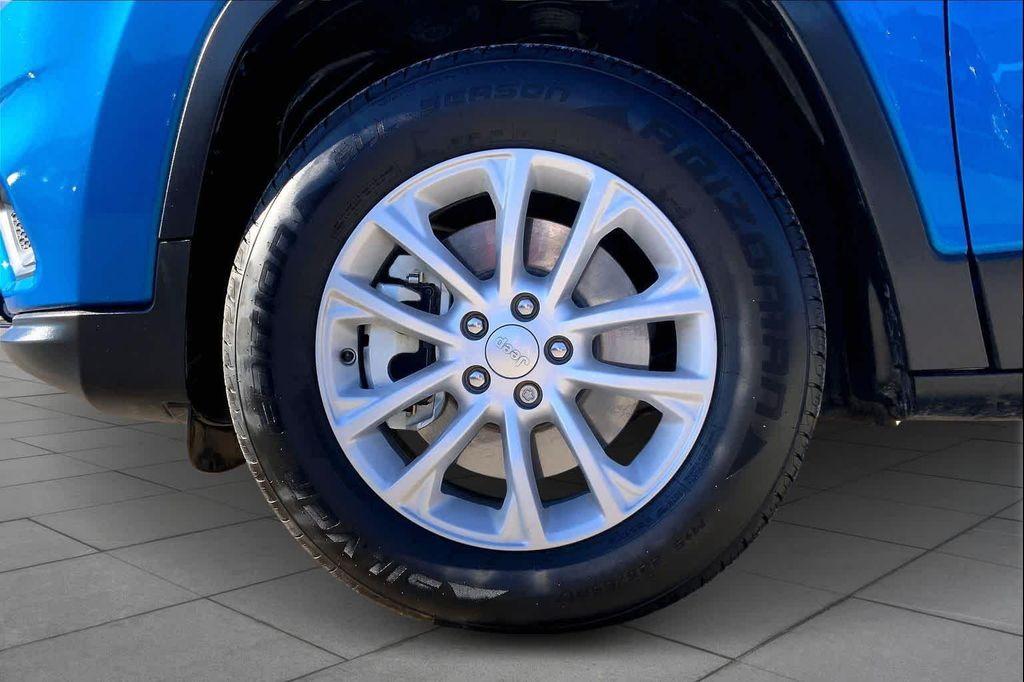 used 2022 Jeep Cherokee car, priced at $21,199