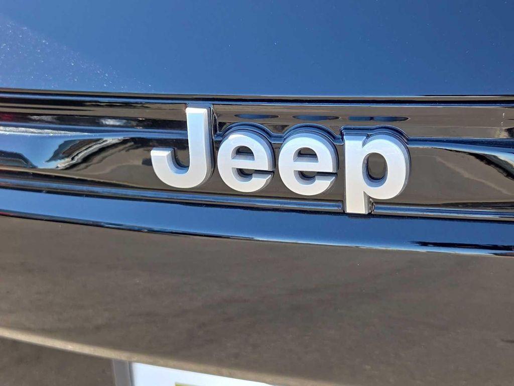 new 2025 Jeep Grand Cherokee car, priced at $32,920