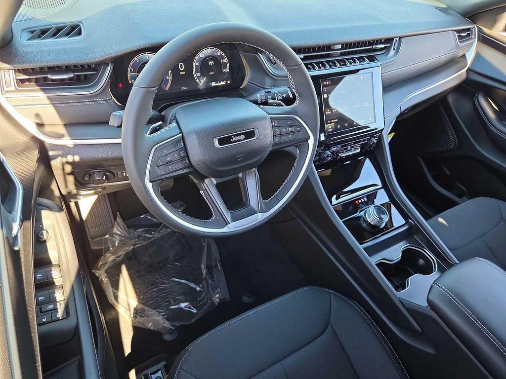 new 2025 Jeep Grand Cherokee car, priced at $32,920