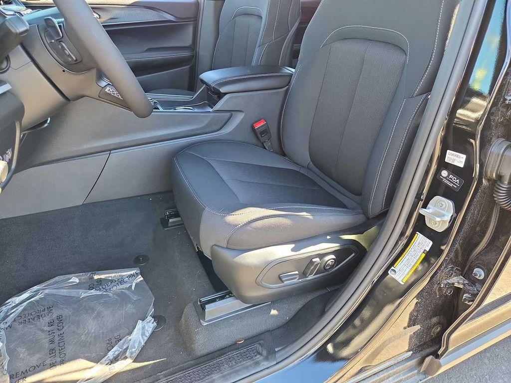 new 2025 Jeep Grand Cherokee car, priced at $32,920