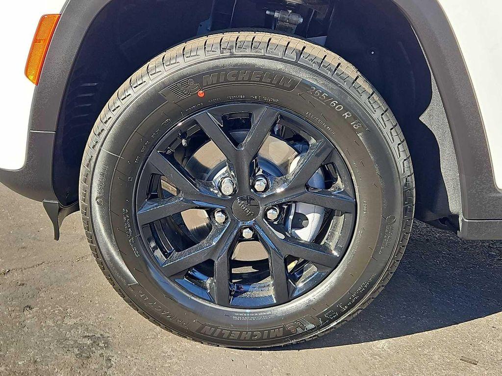 new 2026 Jeep Grand Cherokee car, priced at $43,430