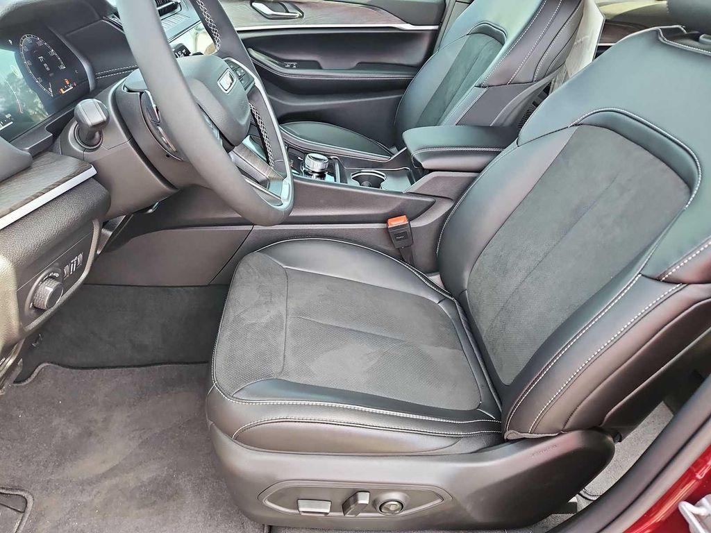 new 2026 Jeep Grand Cherokee car, priced at $43,930