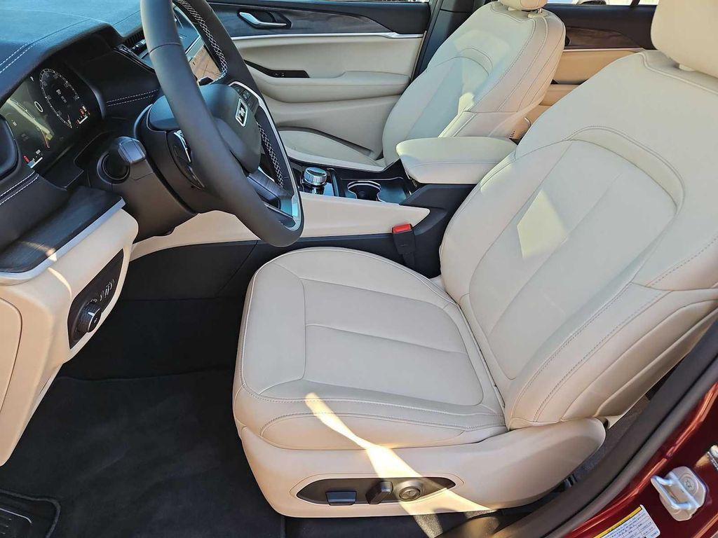 new 2026 Jeep Grand Cherokee car, priced at $45,405