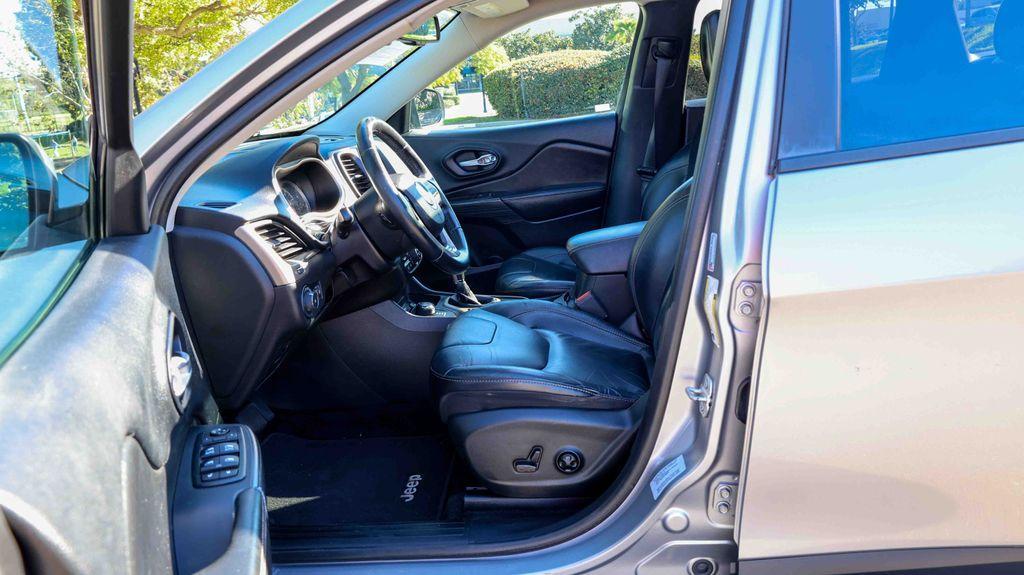 used 2016 Jeep Cherokee car, priced at $12,995