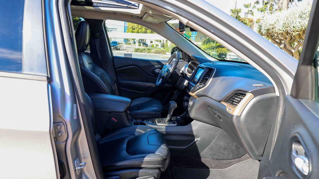 used 2016 Jeep Cherokee car, priced at $12,995