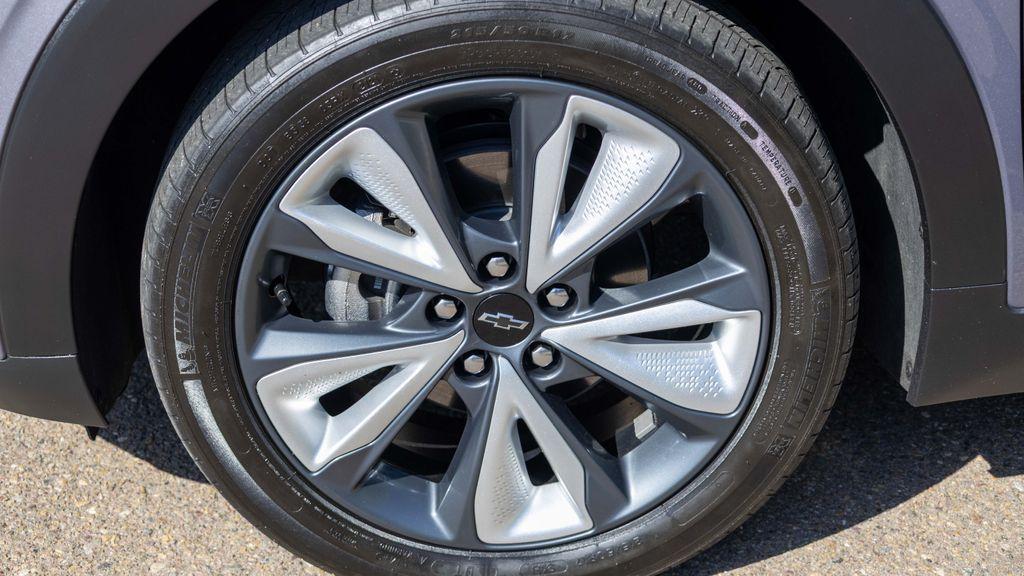 used 2022 Chevrolet Bolt EUV car, priced at $16,995