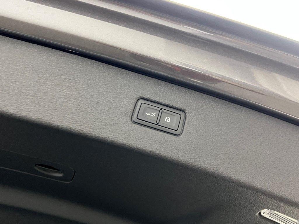 new 2026 Audi Q7 car, priced at $78,295