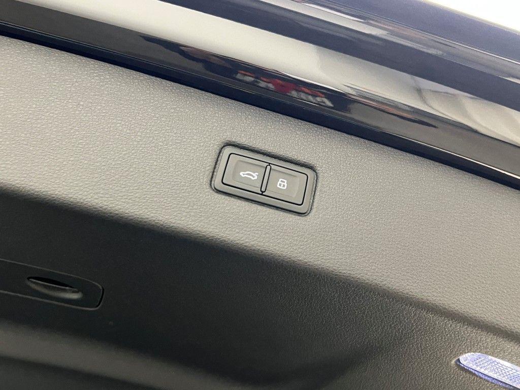 new 2026 Audi Q7 car, priced at $77,745