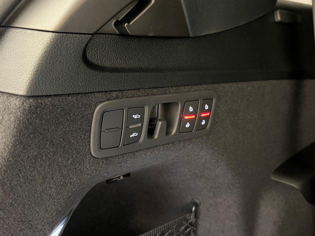 new 2026 Audi Q7 car, priced at $77,745