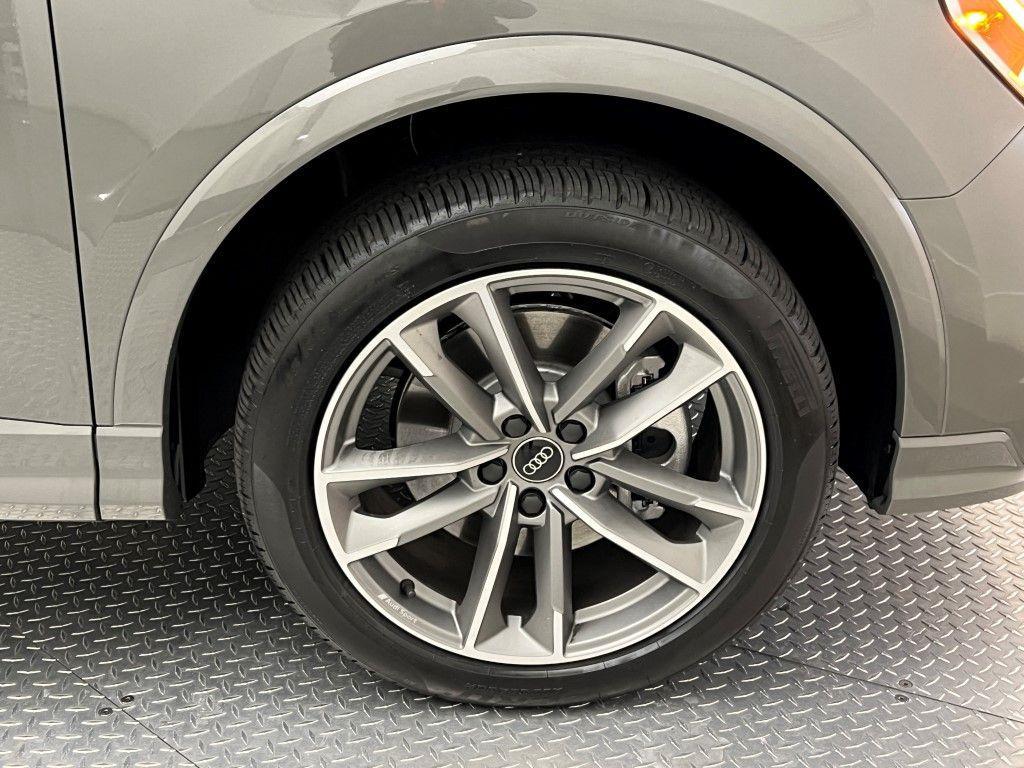 used 2025 Audi Q3 car, priced at $32,900