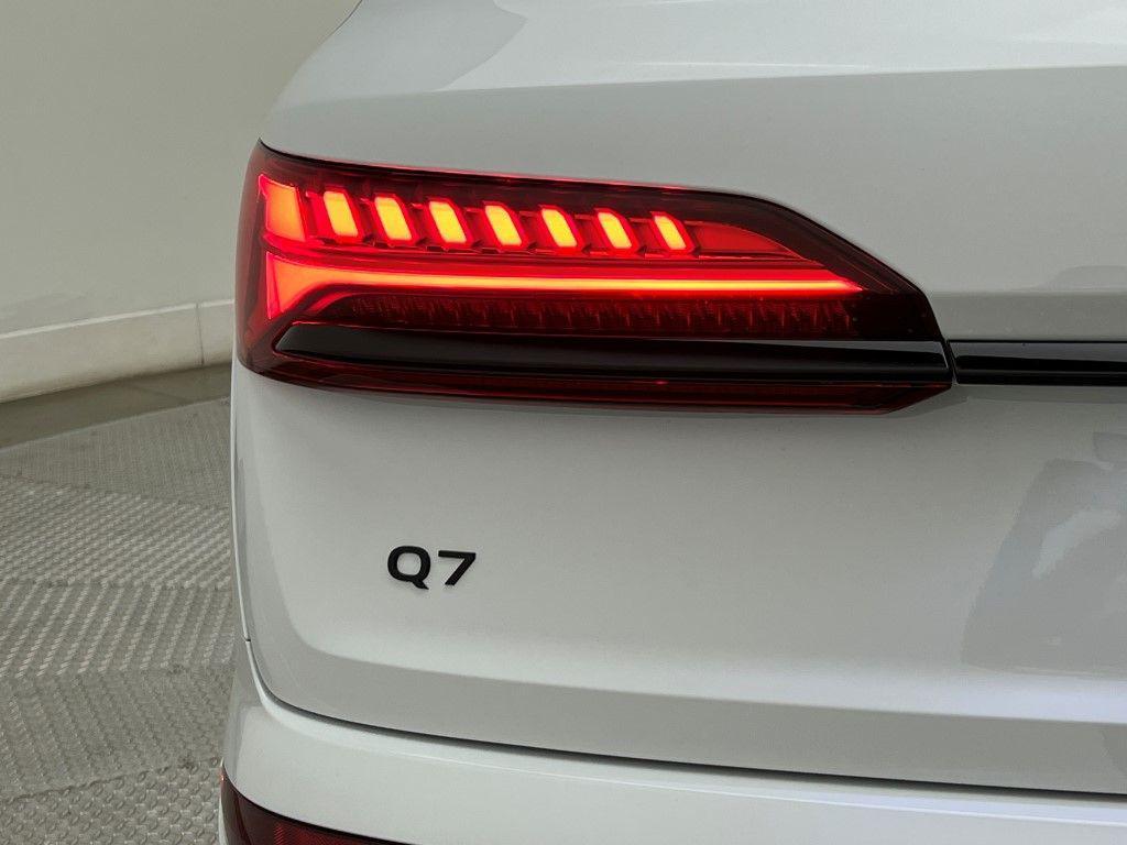 new 2026 Audi Q7 car, priced at $78,295