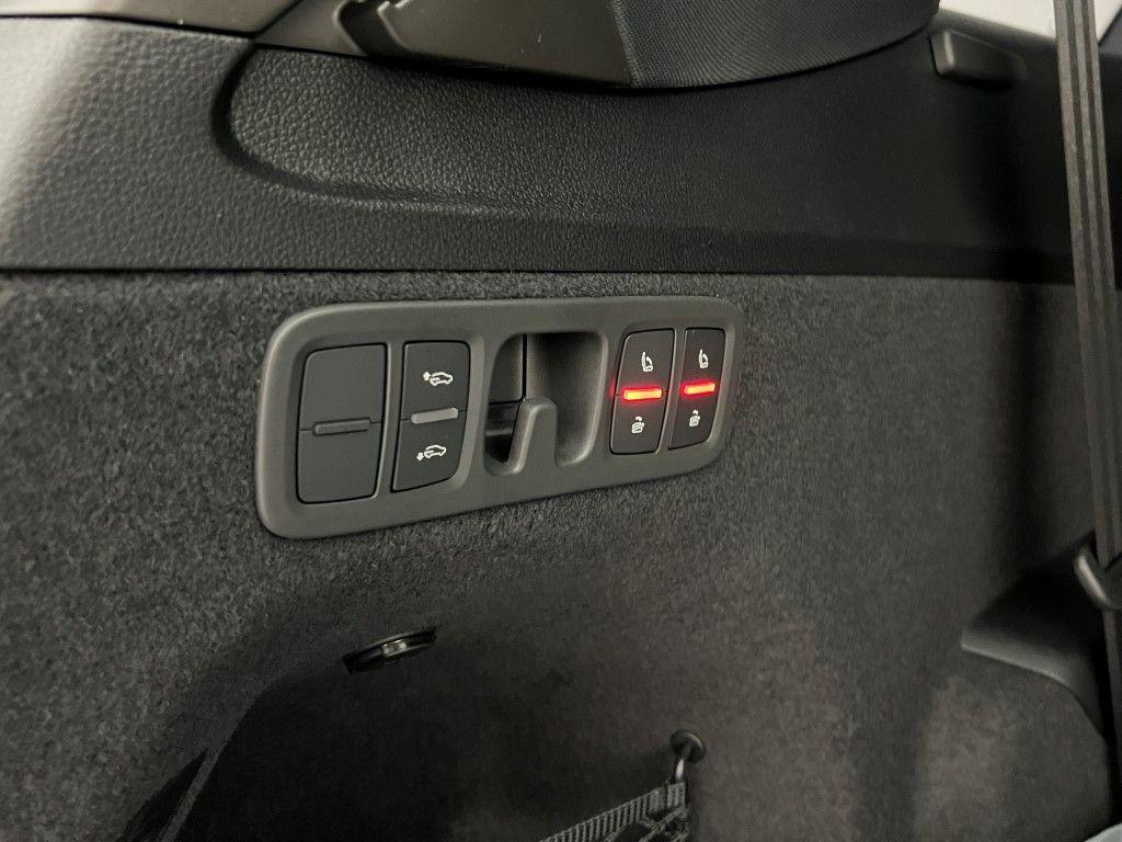 new 2026 Audi Q7 car, priced at $78,295