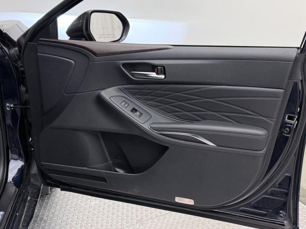 used 2021 Toyota Avalon Hybrid car, priced at $28,901