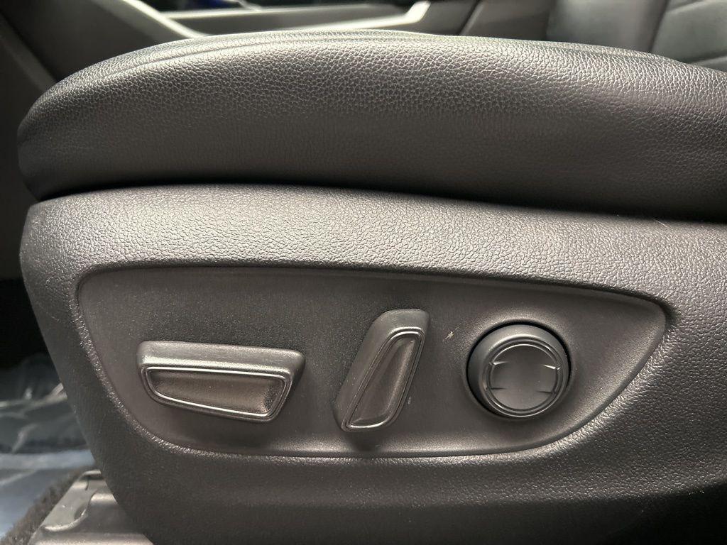 used 2021 Toyota Highlander Hybrid car, priced at $27,900