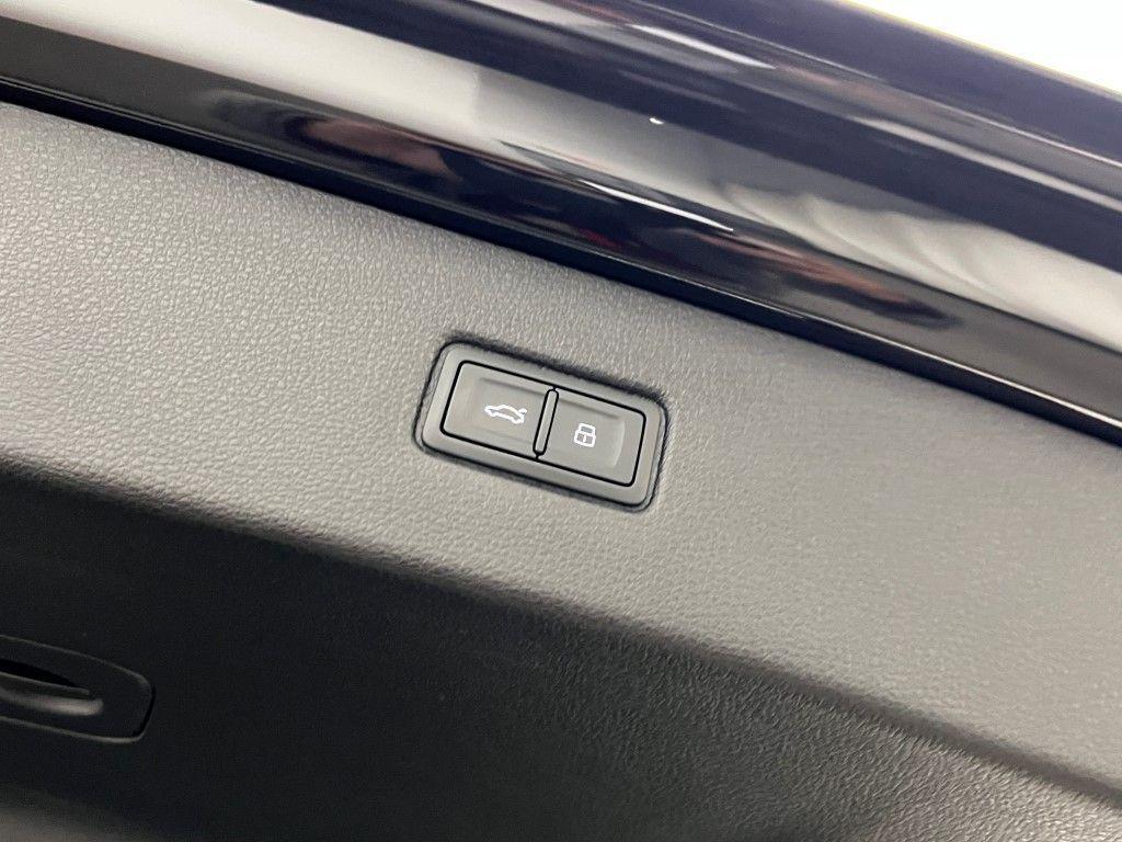 used 2023 Audi Q7 car, priced at $52,800