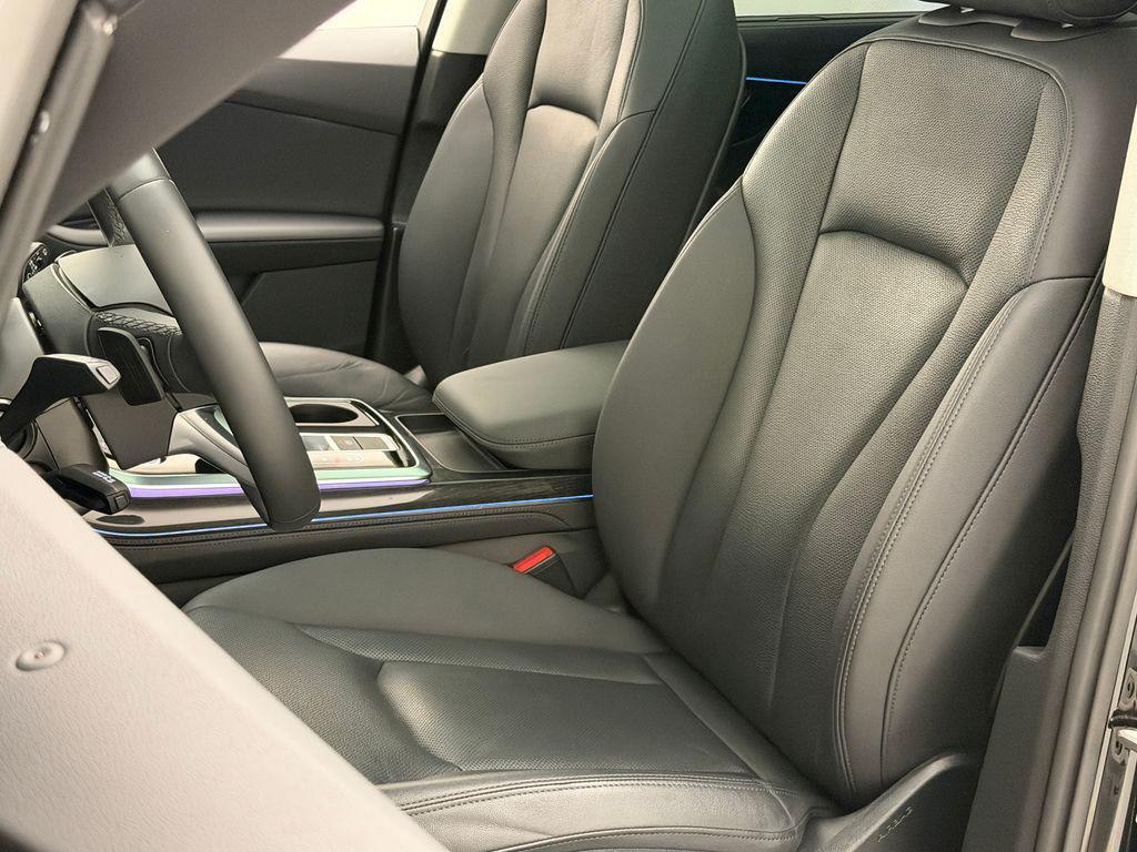 Audi Q7 view 22