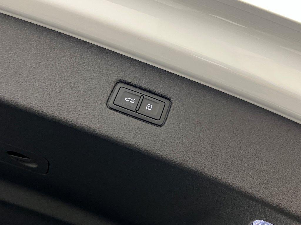 new 2026 Audi Q7 car, priced at $76,645