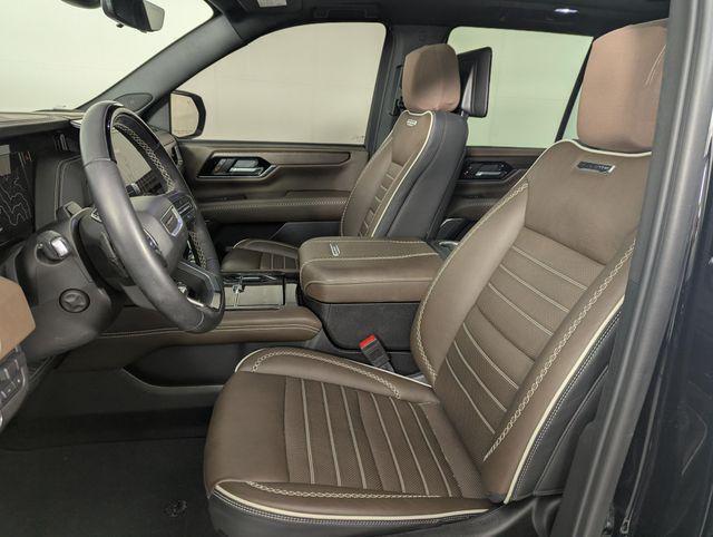 used 2025 GMC Yukon car, priced at $99,989