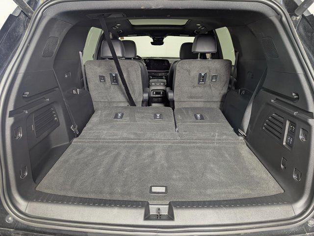 used 2024 Chevrolet Traverse car, priced at $49,989