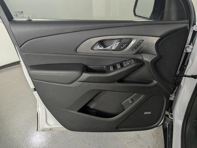 used 2022 Chevrolet Traverse car, priced at $32,489